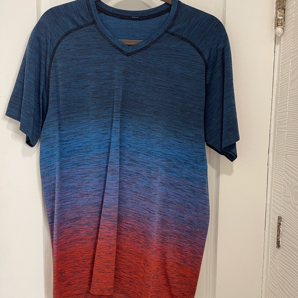 Lululemon metal vent t-shirt vneck